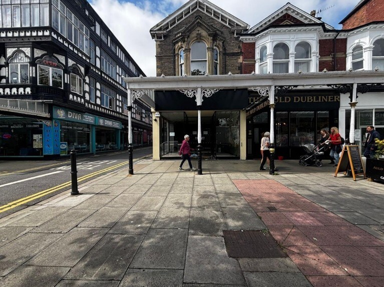 221-223 Lord St, Southport à louer - Photo du bâtiment - Image 2 de 2