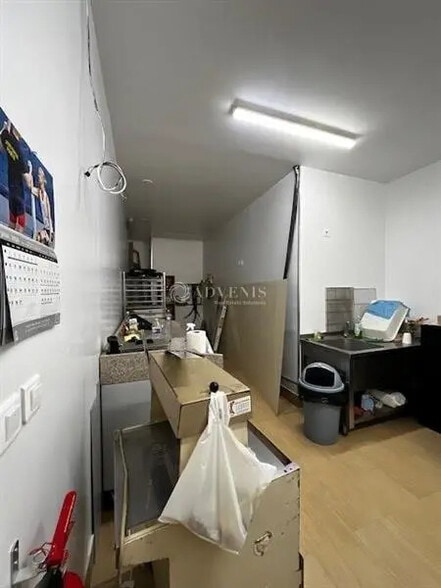 Retail in Paris for lease - Interior Photo - Image 3 of 3