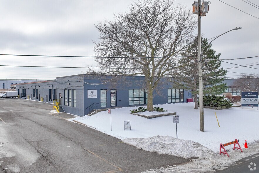 171-193 Denison St, Markham, ON à vendre - Photo du bâtiment - Image 2 de 4