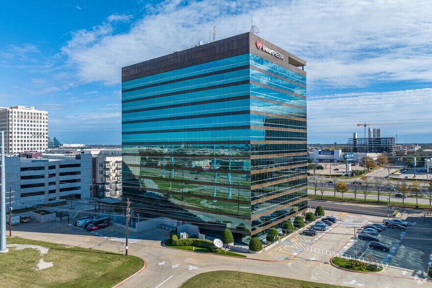 14001 N Dallas Pky, Dallas, TX à louer - Photo du bâtiment - Image 2 de 6