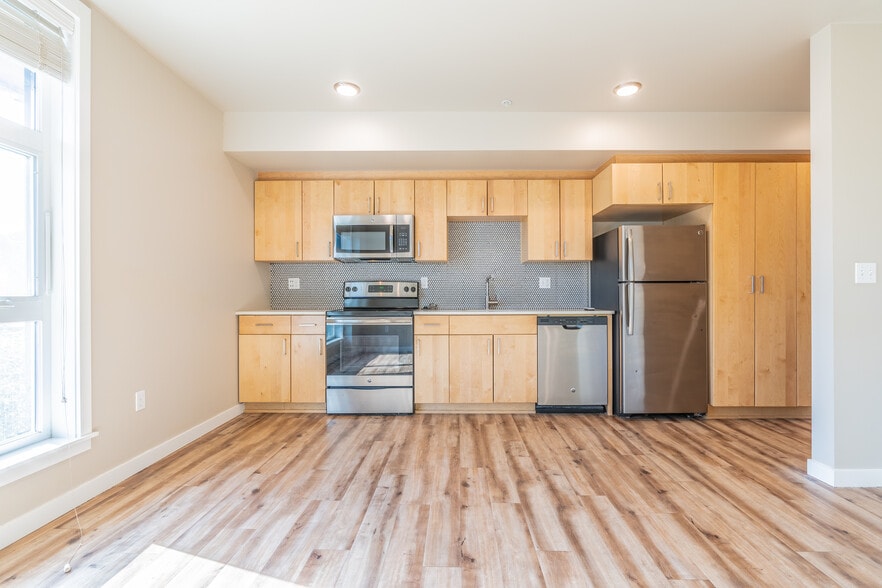 4780 SE Milwaukie Ave, Portland, OR for sale - Building Photo - Image 3 of 78