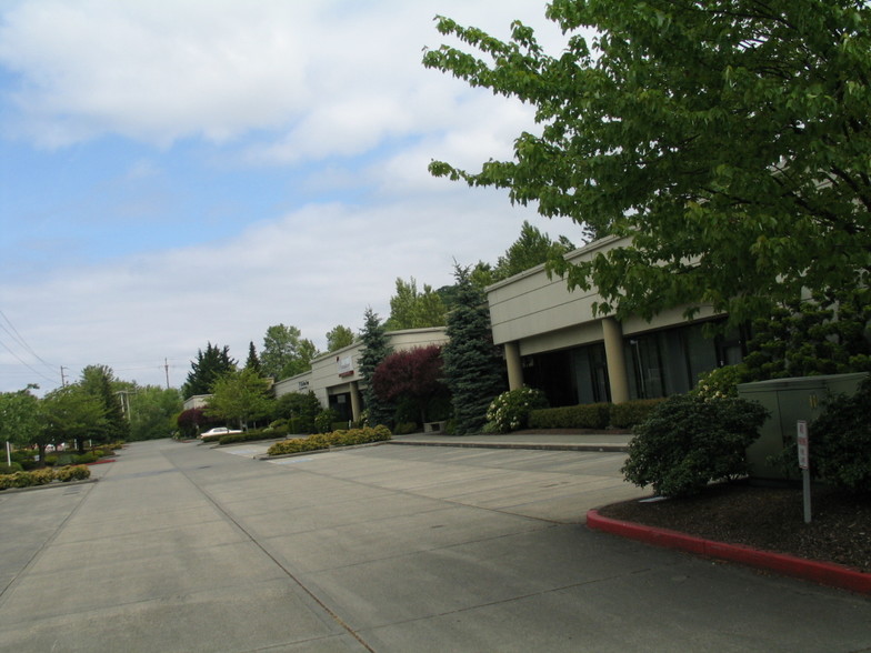 2400 E Valley Rd, Renton, WA for sale - Building Photo - Image 1 of 1