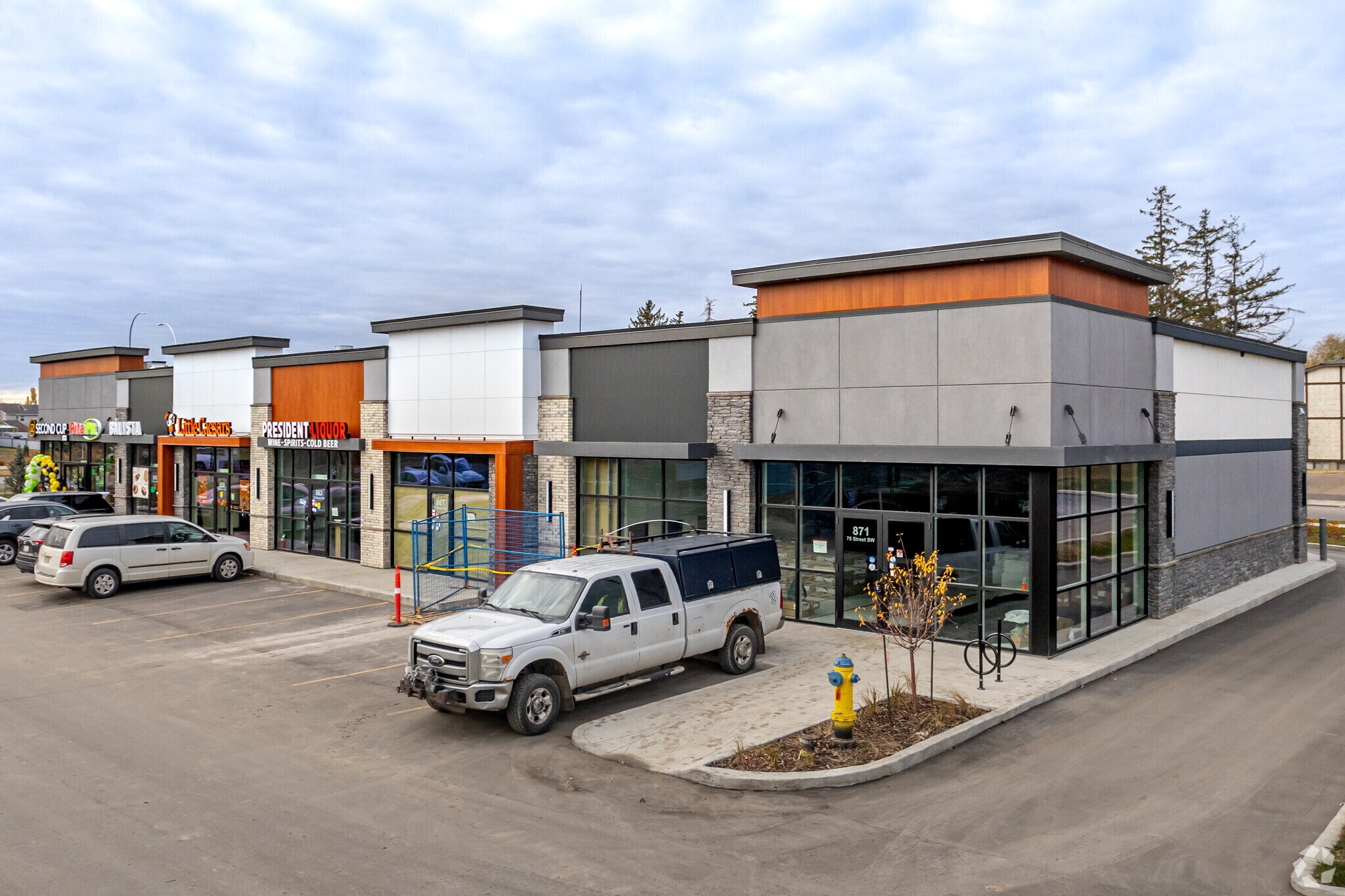 811 75 St SW, Edmonton, AB for sale Primary Photo- Image 1 of 1