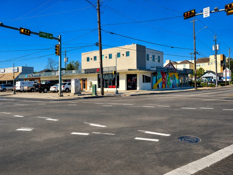 736-742 E 20th St, Houston, TX à louer - Photo du bâtiment - Image 2 de 8