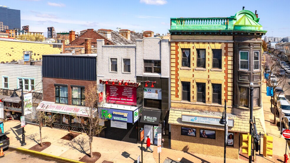 180 Ferry St, Newark, NJ à vendre - Photo du bâtiment - Image 2 de 12