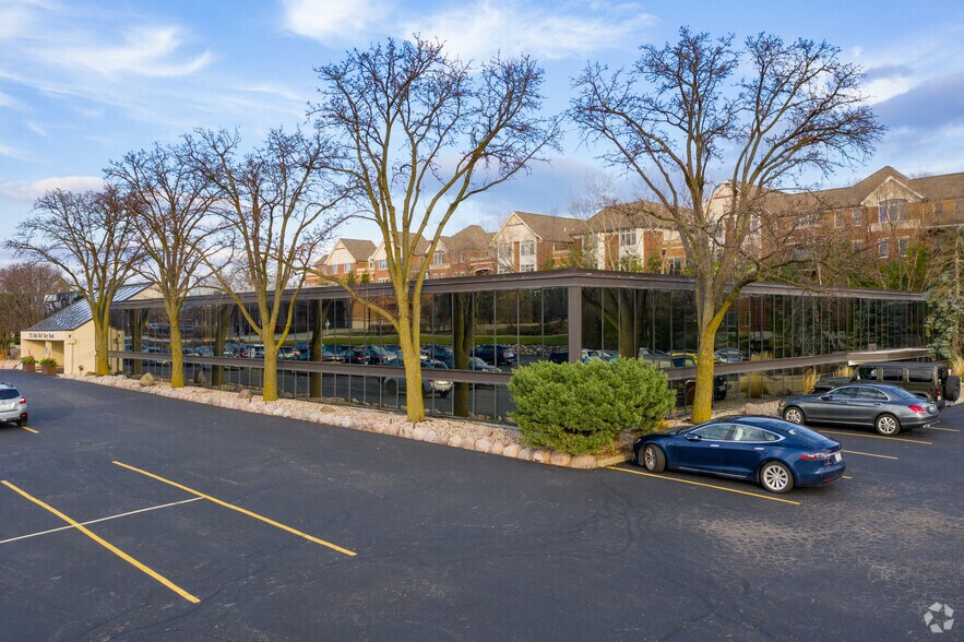 175 Olde Half Day Rd, Lincolnshire, IL à louer - Photo du bâtiment - Image 3 de 9