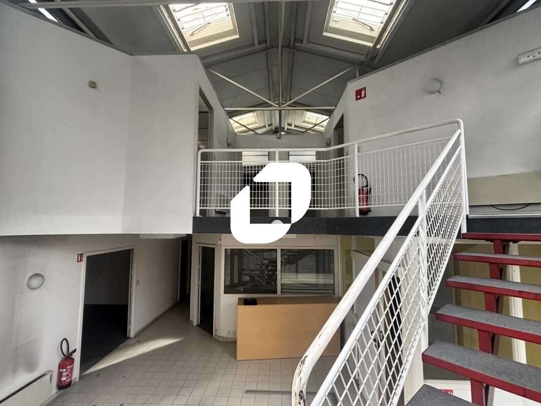 Office in Bordeaux for lease Interior Photo- Image 1 of 13