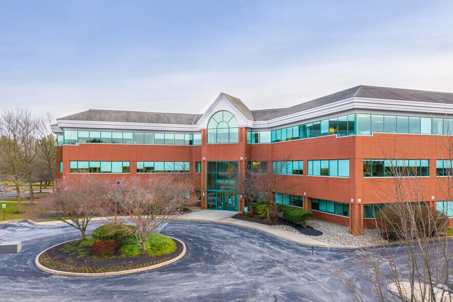 14 Campus Blvd, Newtown Square, PA à louer - Photo du bâtiment - Image 2 de 4