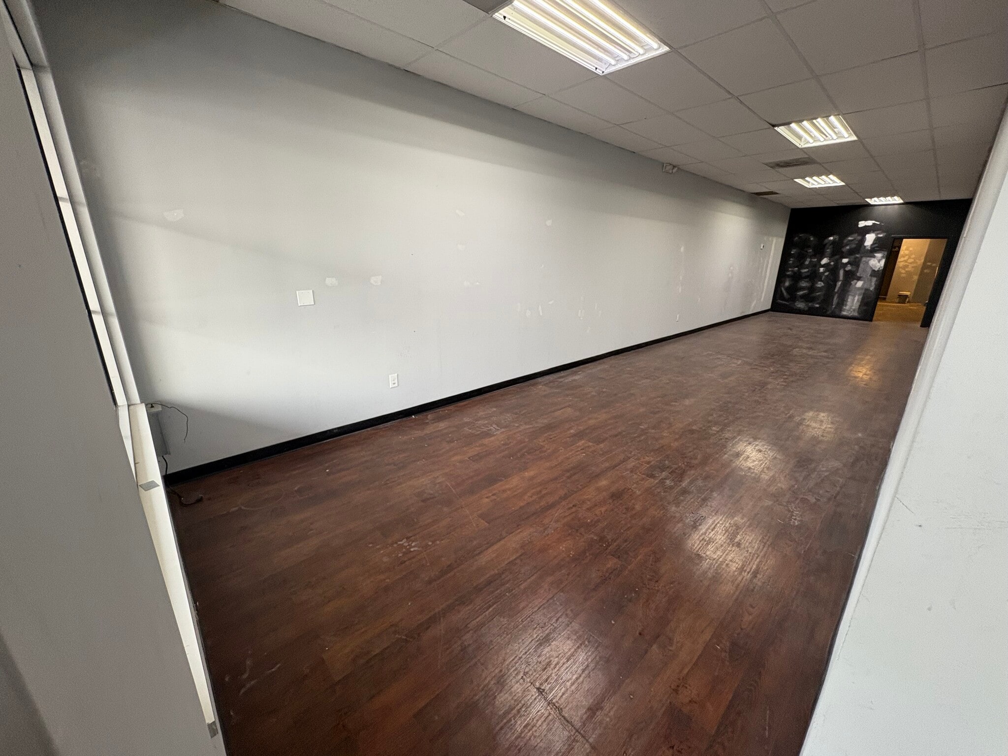 10239 Brookpark Rd, Parma, OH à louer Photo intérieure- Image 1 de 5