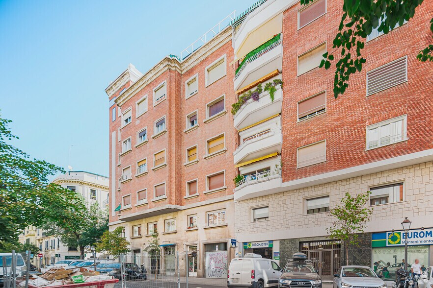 Multifamily in Madrid, Madrid for sale - Building Photo - Image 2 of 3