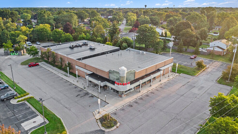 1553 E Hill Rd, Grand Blanc, MI à louer - Photo du bâtiment - Image 2 de 2