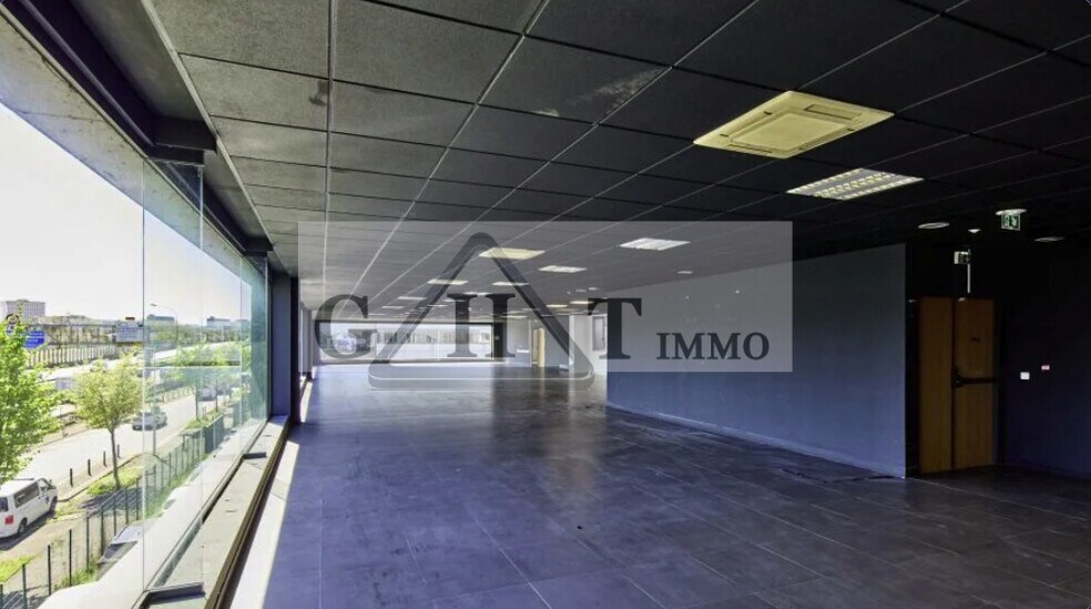 Industrial in Nanterre for lease - Interior Photo - Image 3 of 4