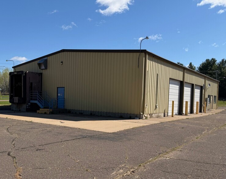 3020 Pioneer Ave, Rice Lake, WI à vendre - Photo du bâtiment - Image 2 de 9