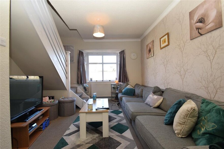 62 Main St, Cayton for sale - Building Photo - Image 3 of 17