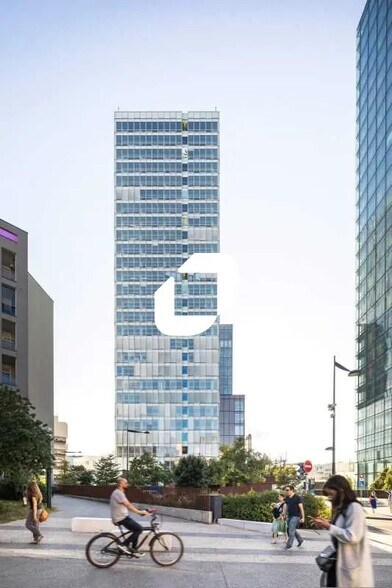 65 Rue Du Capitaine Dreyfus, Montreuil à louer - Photo du bâtiment - Image 2 de 31