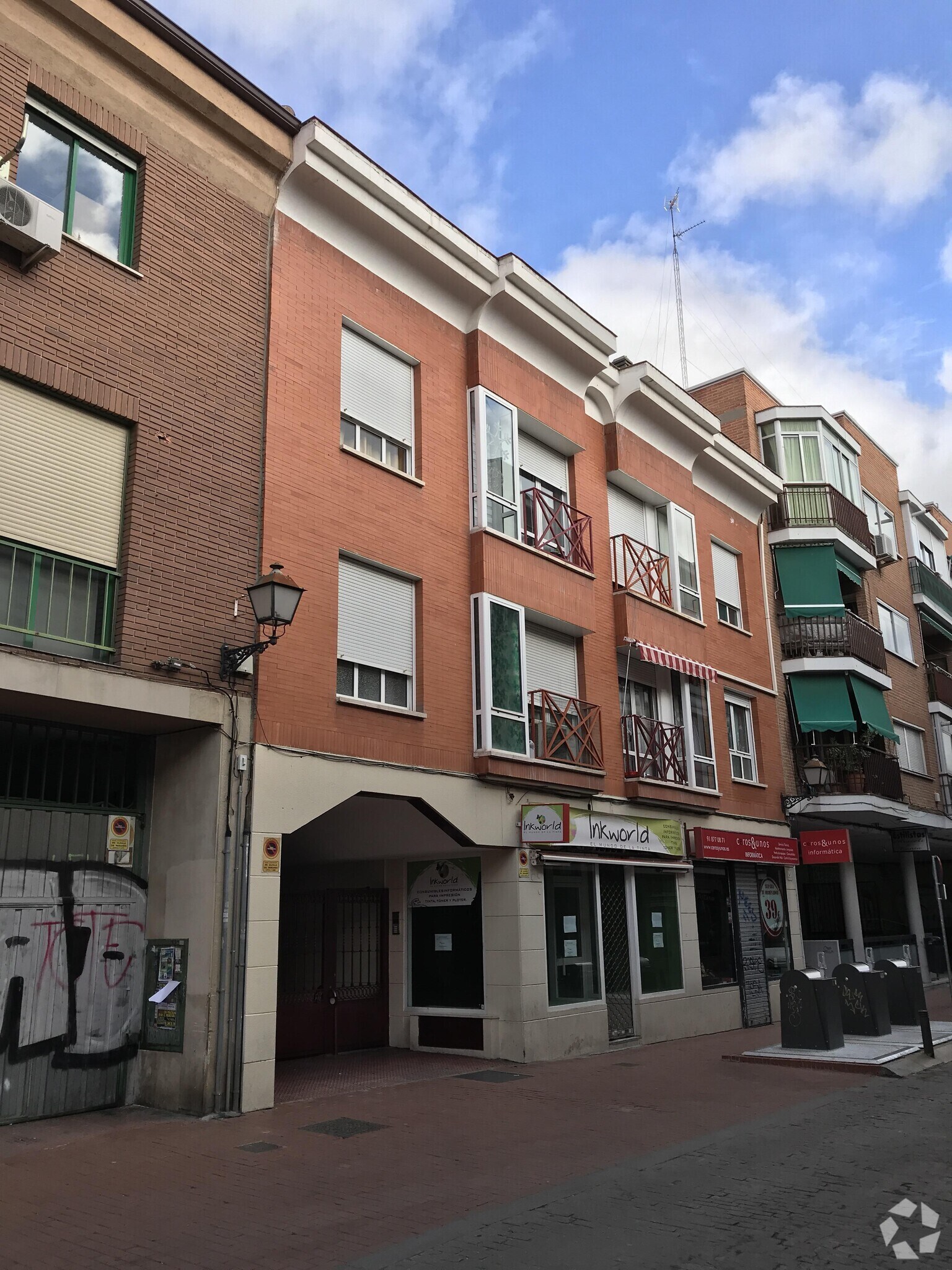 Retail in Alcalá de Henares, Madrid for lease Primary Photo- Image 1 of 3