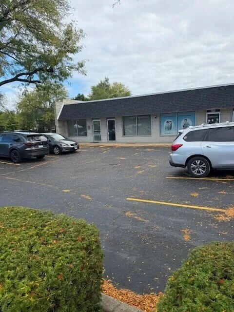 9849-9853 Gross Point Rd, Skokie, IL à louer Photo du bâtiment- Image 1 de 12