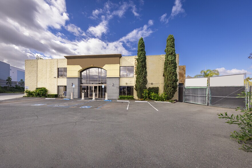 7992 Miramar Rd, San Diego, CA à vendre - Photo du bâtiment - Image 2 de 5