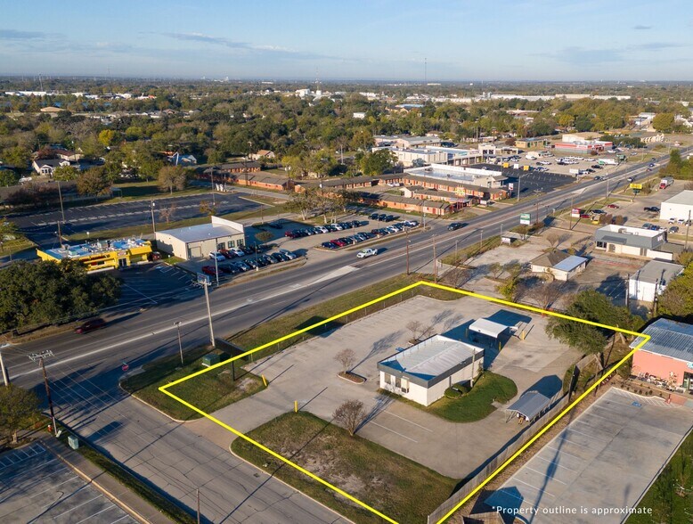 1811 S Texas Ave, Bryan, TX à vendre - Photo du bâtiment - Image 3 de 7