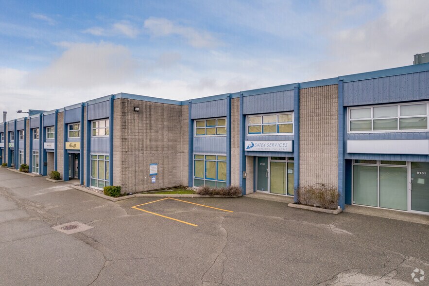 11471 Blacksmith Pl, Richmond, BC à louer - Photo du bâtiment - Image 3 de 4