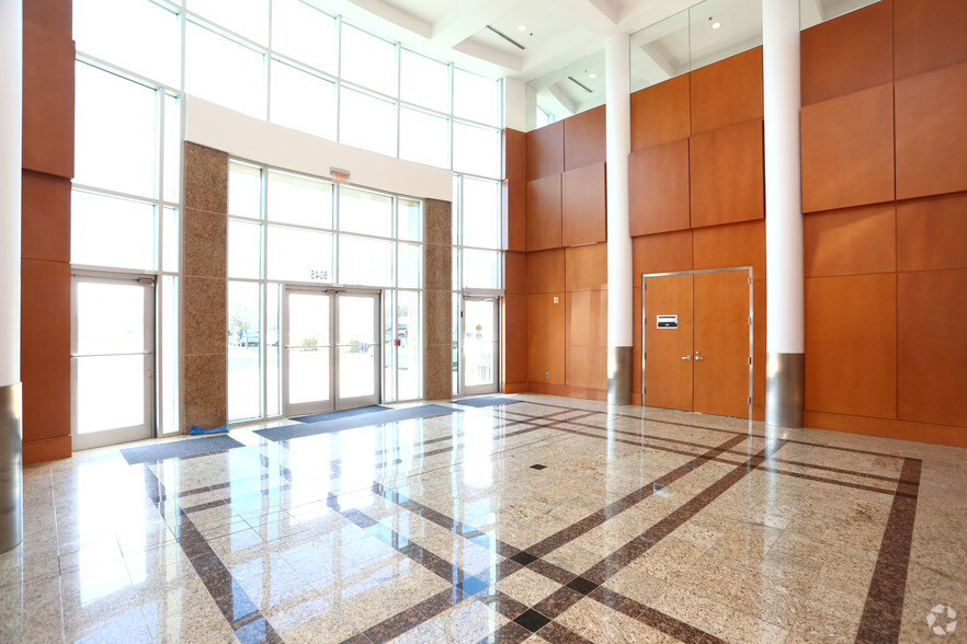 8045 Arco Corporate Dr, Raleigh, NC for lease - Lobby - Image 3 of 50