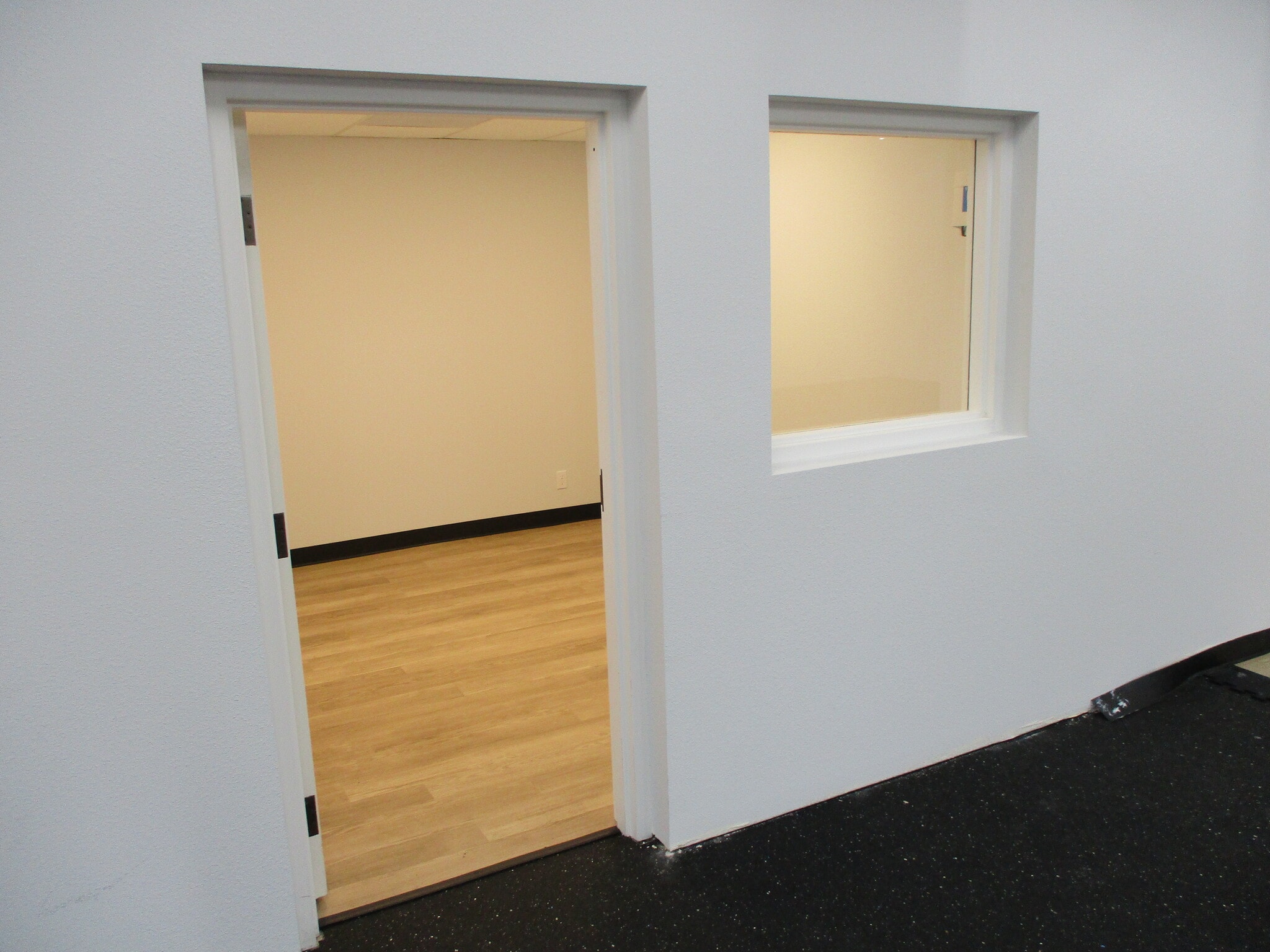 23603 Park Sorrento, Calabasas, CA for lease Interior Photo- Image 1 of 3