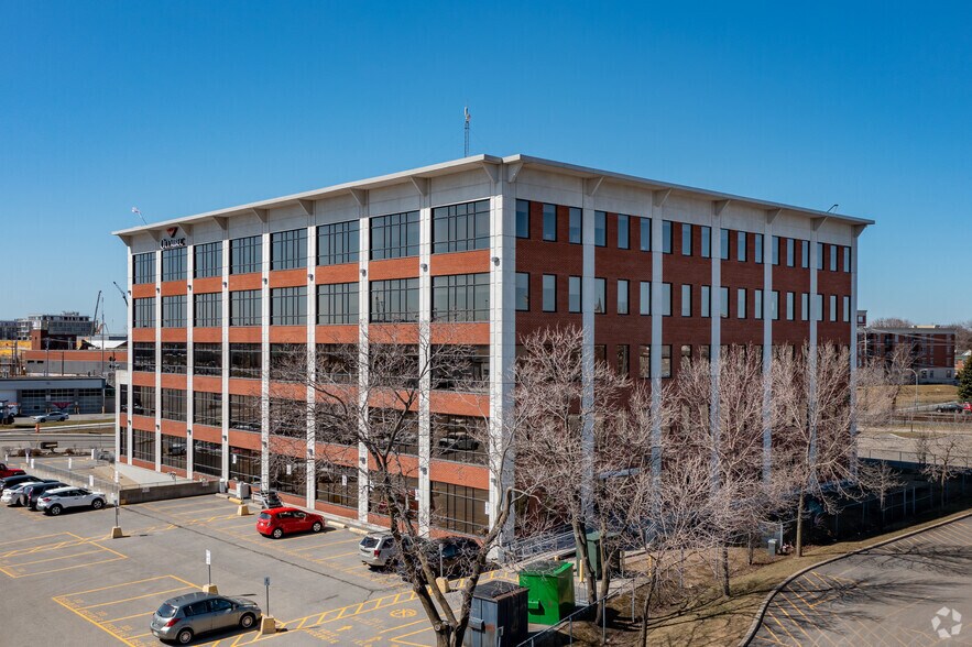 333 Boul Décarie, Montréal, QC for lease - Building Photo - Image 2 of 3