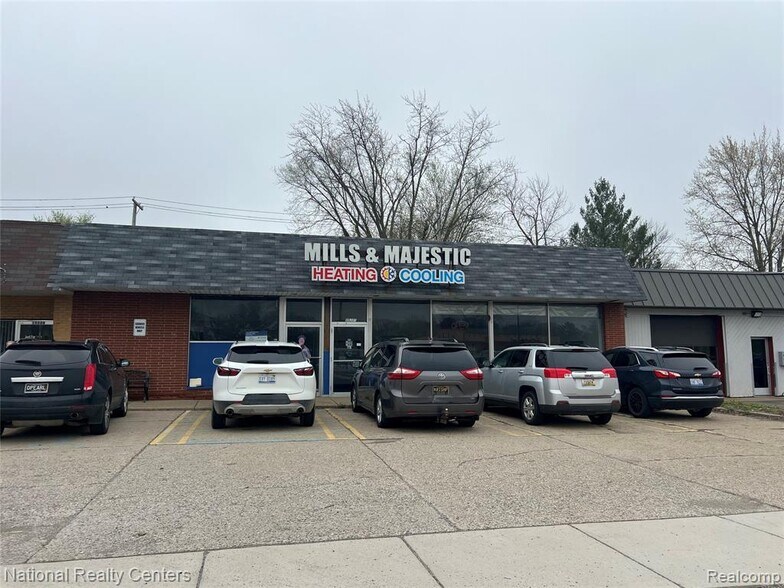 15210 Middlebelt Rd, Livonia, MI à vendre - Photo du bâtiment - Image 1 de 16