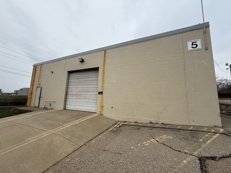 5623 Montgomery Rd, Cincinnati, OH for lease - Building Photo - Image 3 of 8