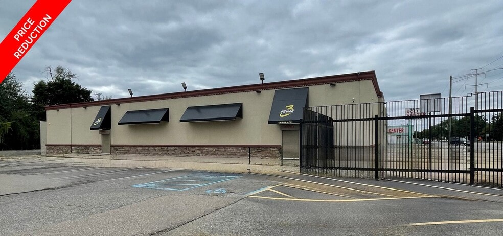 21221 W Eight Mile Rd, Detroit, MI for sale - Building Photo - Image 1 of 5