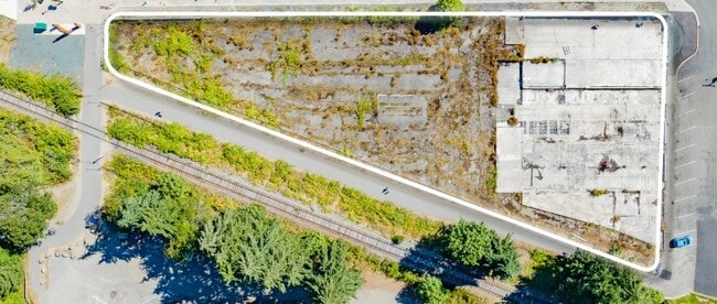 Plus de détails pour 673 Fir St, Qualicum Beach, BC - Terrain à vendre