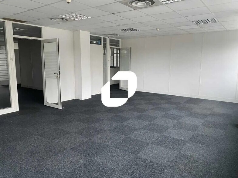 Office in Mérignac for lease - Interior Photo - Image 1 of 5