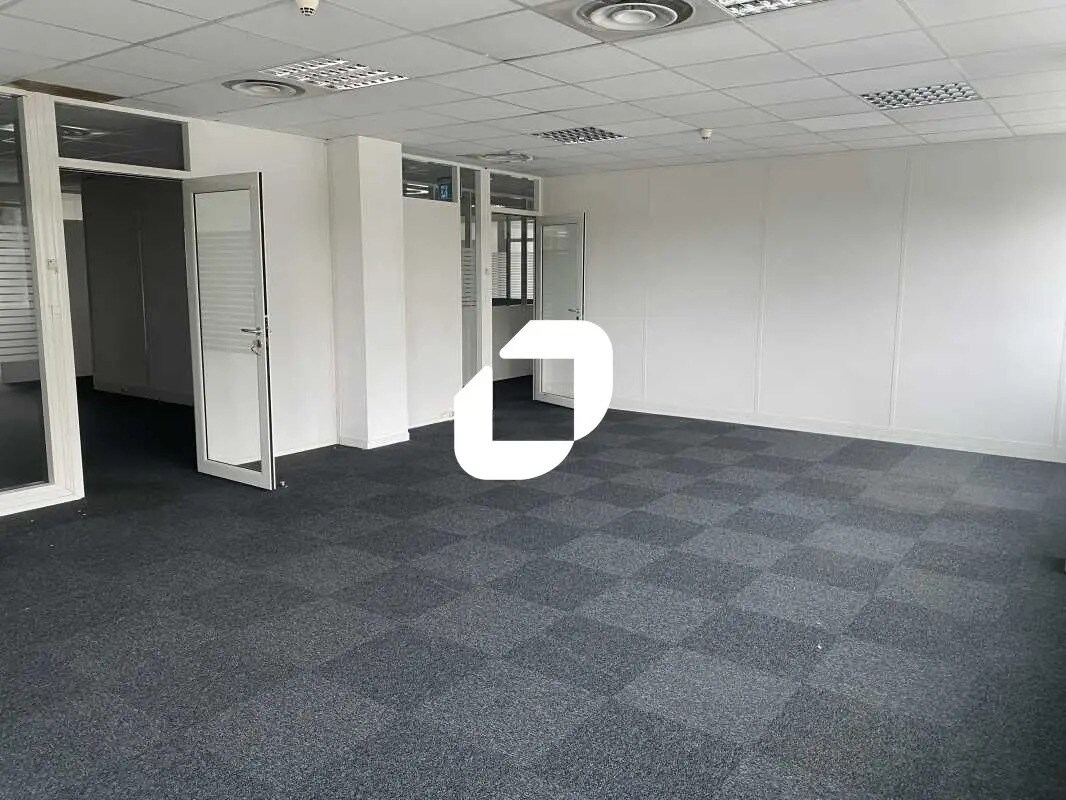 Office in Mérignac for lease Interior Photo- Image 1 of 6