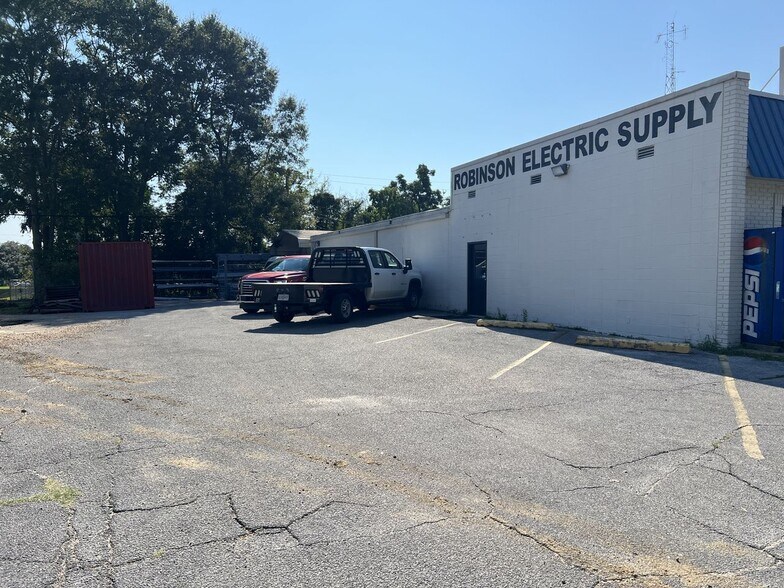 519 N 13th Ave, Laurel, MS à vendre - Photo du bâtiment - Image 3 de 8