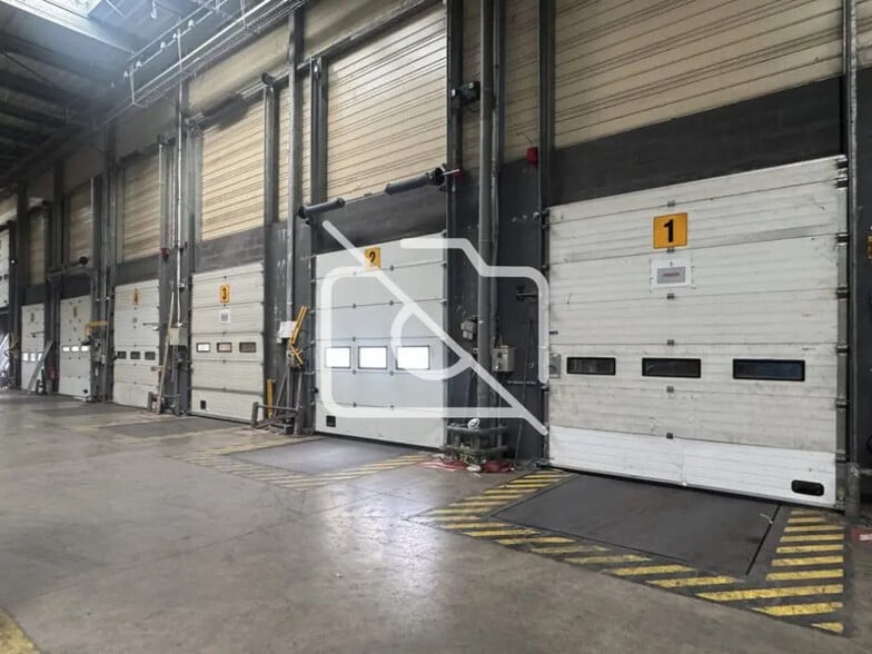 Industrial in Mitry-Mory for lease - Building Photo - Image 1 of 3