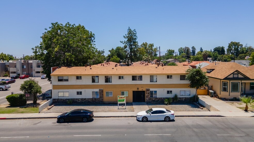 1905 California Ave, Bakersfield, CA for sale - Building Photo - Image 2 of 9