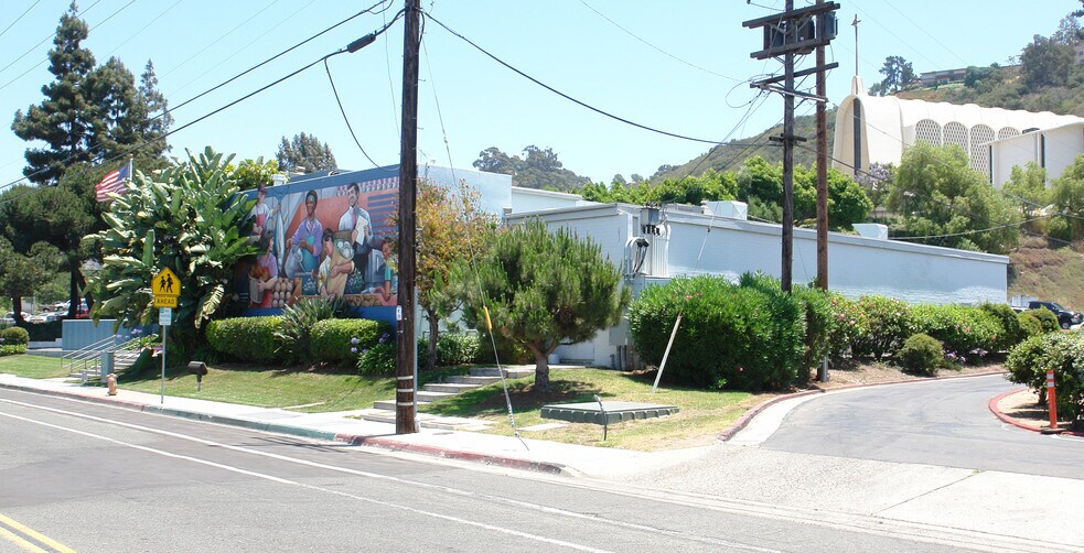 2001 Camino Del Rio S, San Diego, CA à vendre - Photo du bâtiment - Image 2 de 2