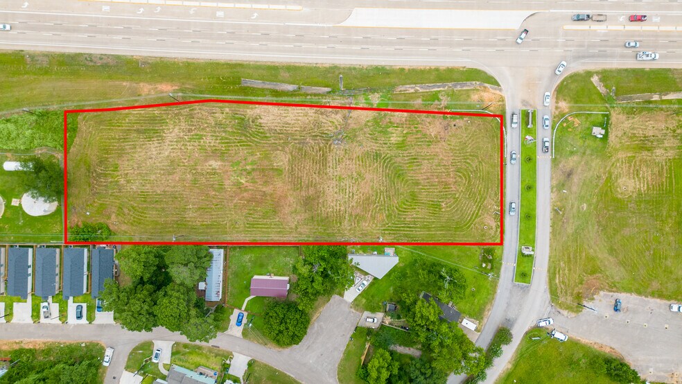 17100 Highway 105 W, Montgomery, TX à louer - Photo du bâtiment - Image 3 de 11