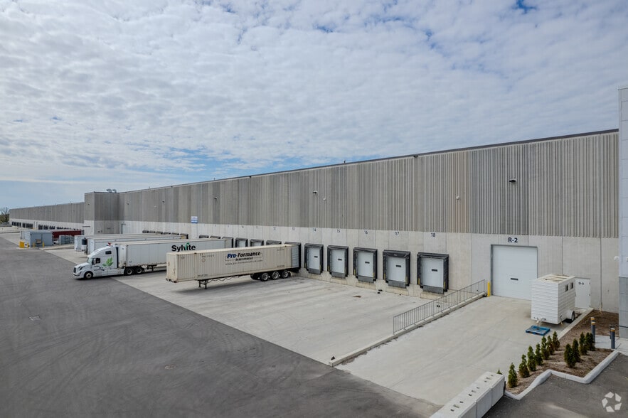 2510 Royal Windsor Dr, Mississauga, ON for sale - Building Photo - Image 3 of 4