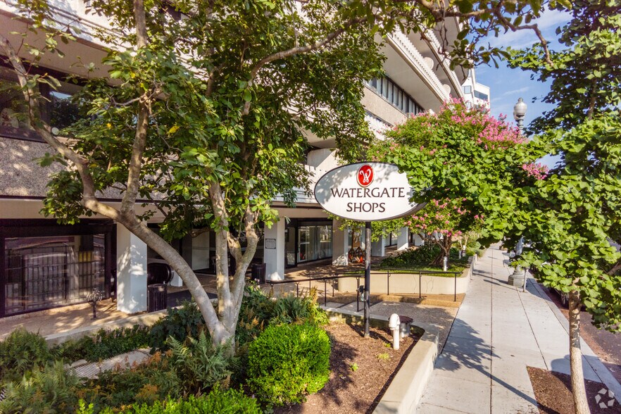 2550-2560 Virginia Ave NW, Washington, DC à louer - Photo du bâtiment - Image 3 de 6