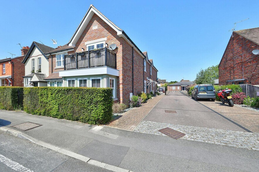 Dedmere Rd, Marlow à vendre - Photo du bâtiment - Image 3 de 8