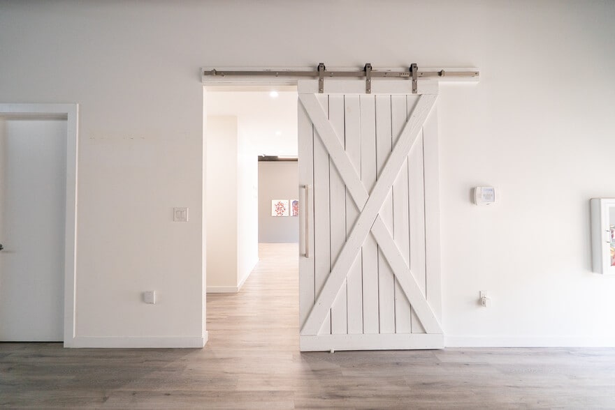 326 NE 61st St, Miami, FL for lease - Building Photo - Image 3 of 6