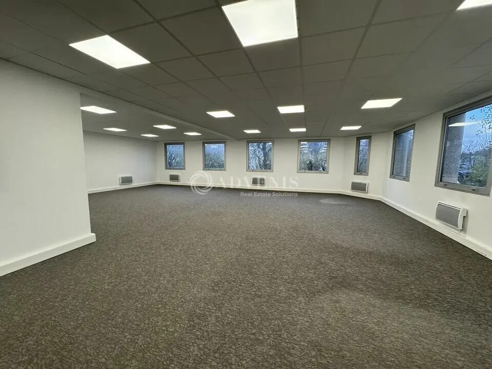 Office in Tremblay-en-France for lease Interior Photo- Image 1 of 8