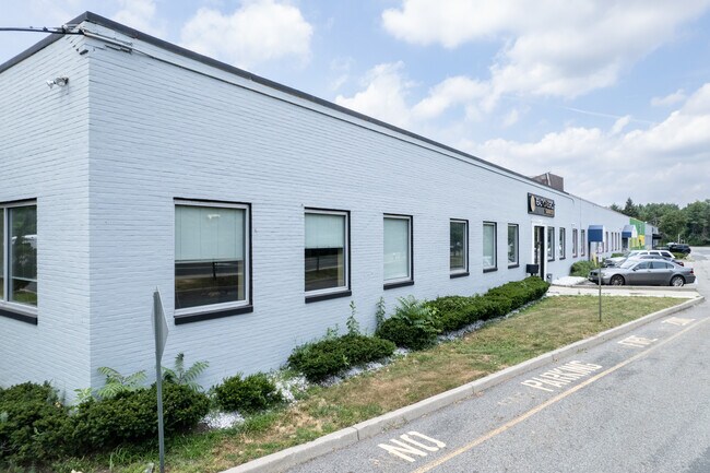 Plus de détails pour 49 E Midland Ave, Paramus, NJ - Local d'activités à louer