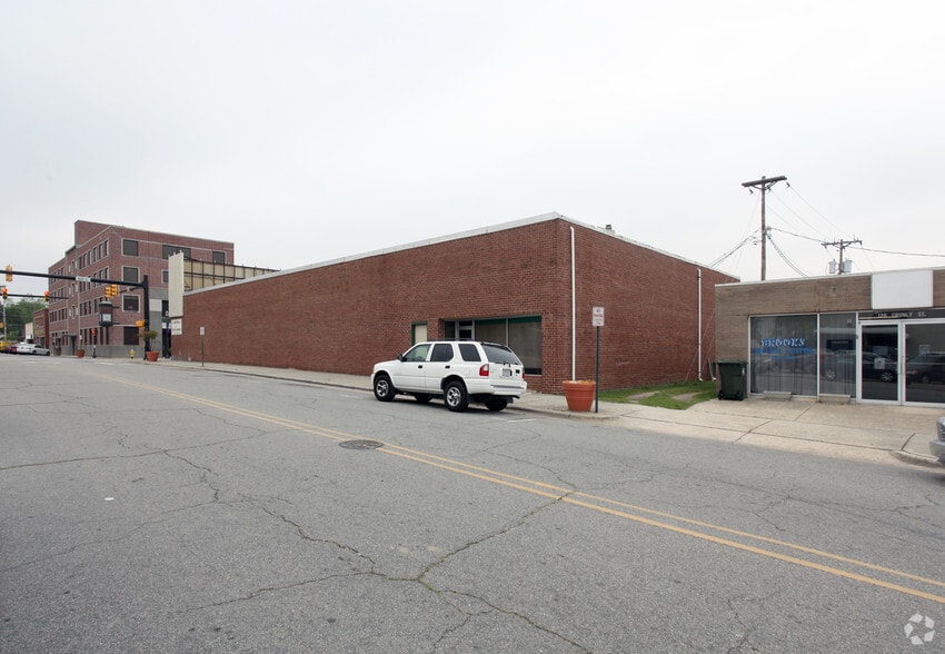212 S Main St, Laurinburg, NC for sale - Building Photo - Image 3 of 8