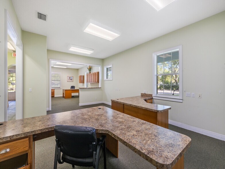 181 Sebastian Blvd, Sebastian, FL à vendre - Photo du bâtiment - Image 3 de 44