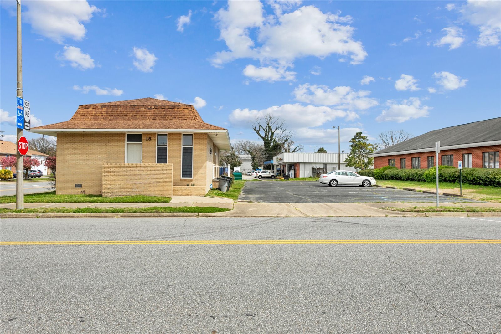 18 W Mellen St, Hampton, VA à vendre Photo principale- Image 1 de 1