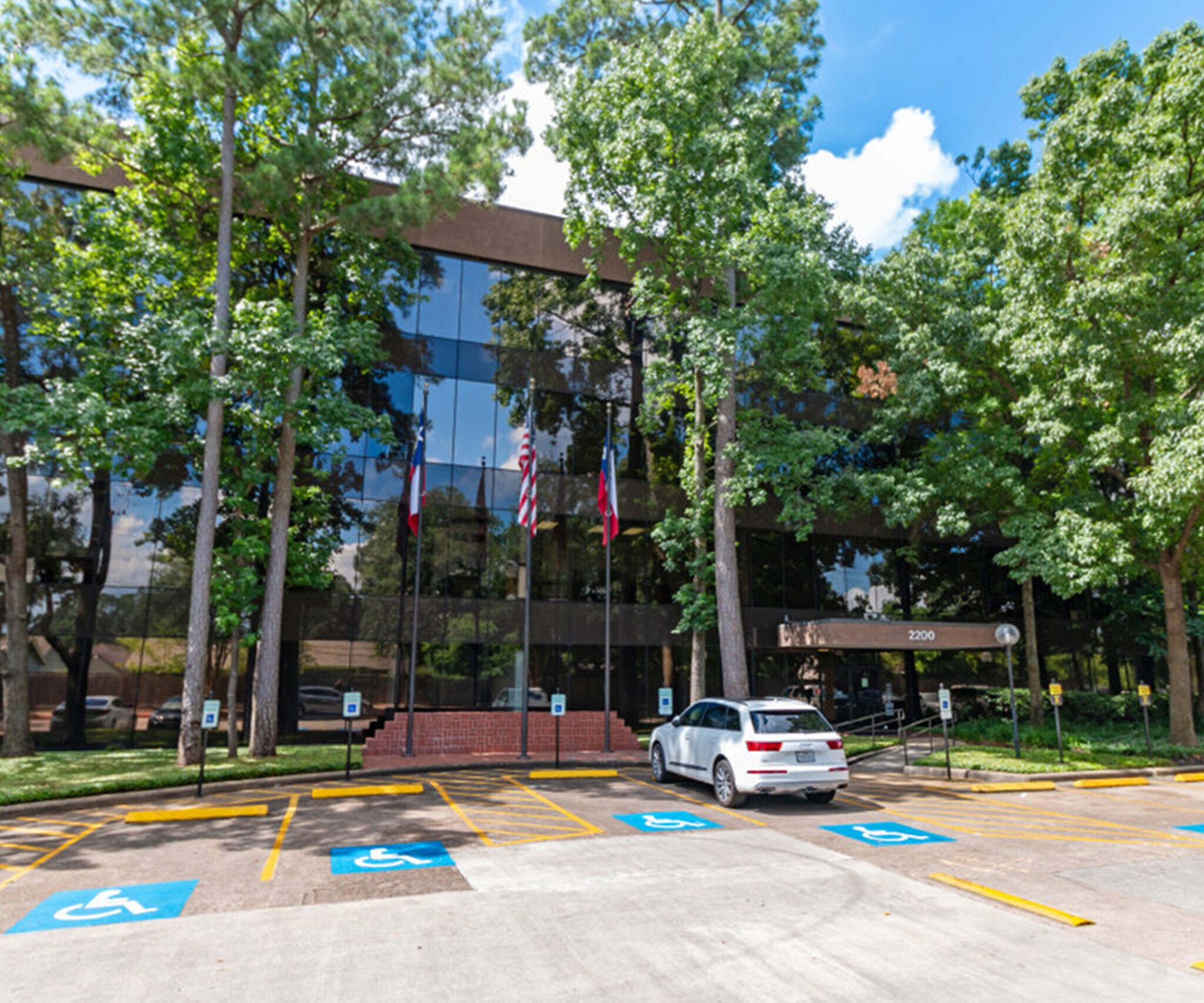 2200 North Loop W, Houston, TX à louer Photo du bâtiment- Image 1 de 6