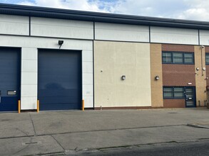Theydon Rd, London for lease Interior Photo- Image 2 of 25