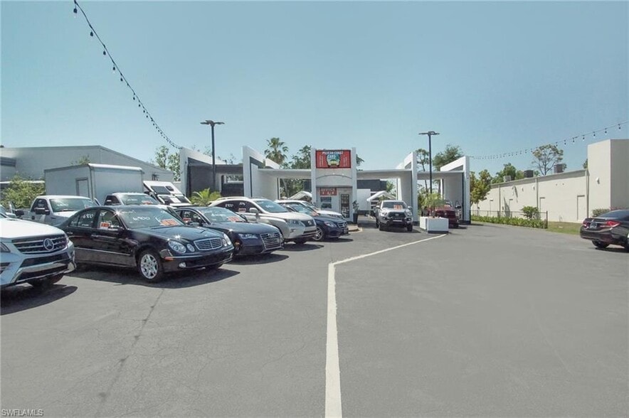 16070 S Tamiami Trl, Fort Myers, FL à vendre - Photo du bâtiment - Image 3 de 13